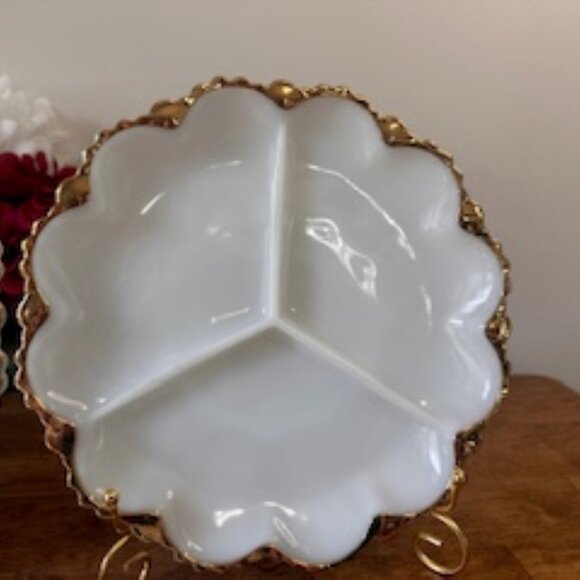 Vintage Milk Glass Deviled Egg Tray Divided Serving Dish and Leaf Handle Bowl wi - Picture 3 of 5